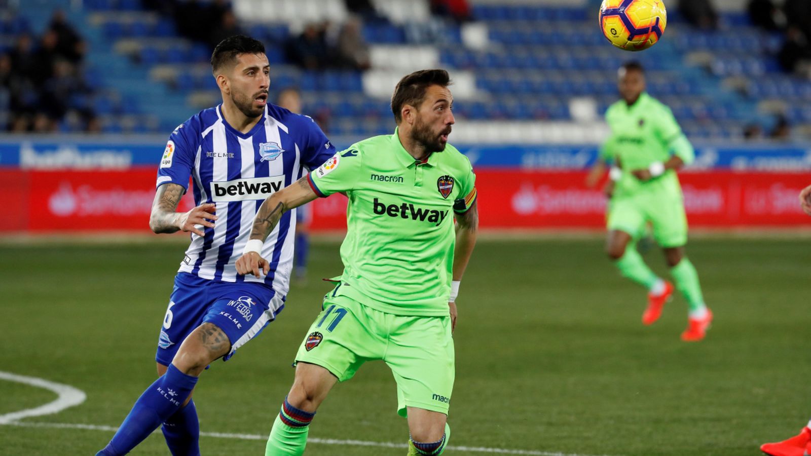 Morales va jugar bona part del partit amb molèsties per una dura entrada de Wakaso