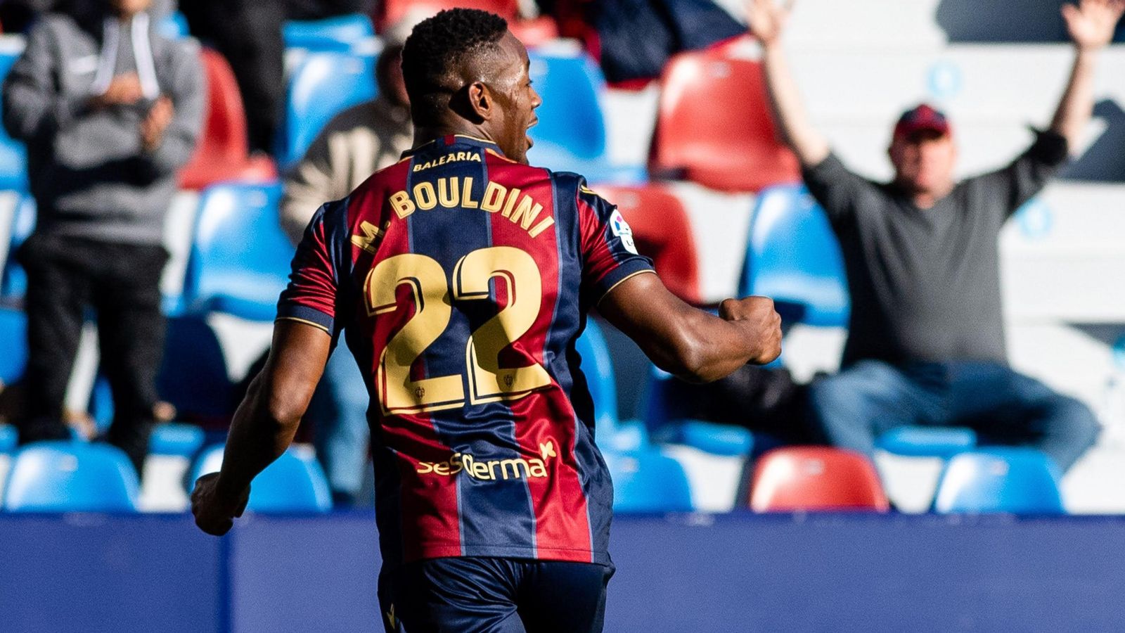 Bouldini celebra el primer gol del Llevant