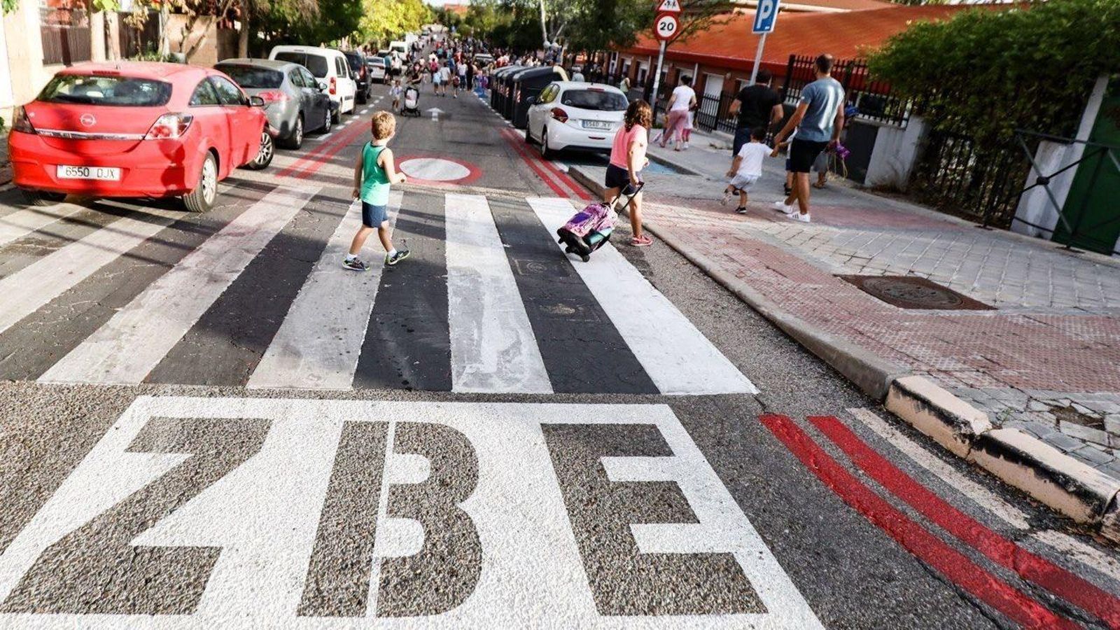 Imatge d'arxiu d'una de les zones de baixes emissions implantades en Espanya, a Rivas Vaciamadrid (Madrid)