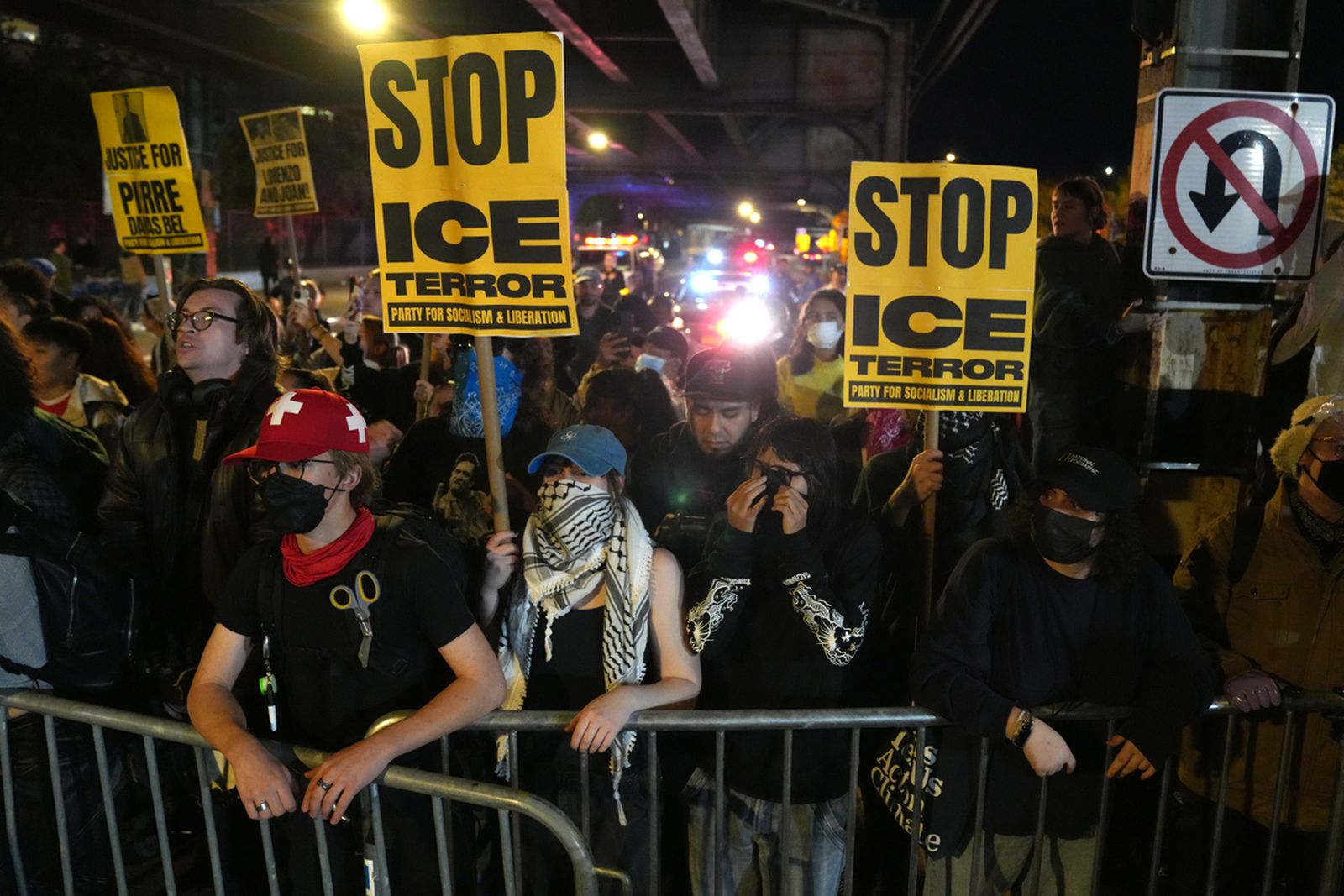 Un grup de manifestants protesta contra l'ICE a Nova York