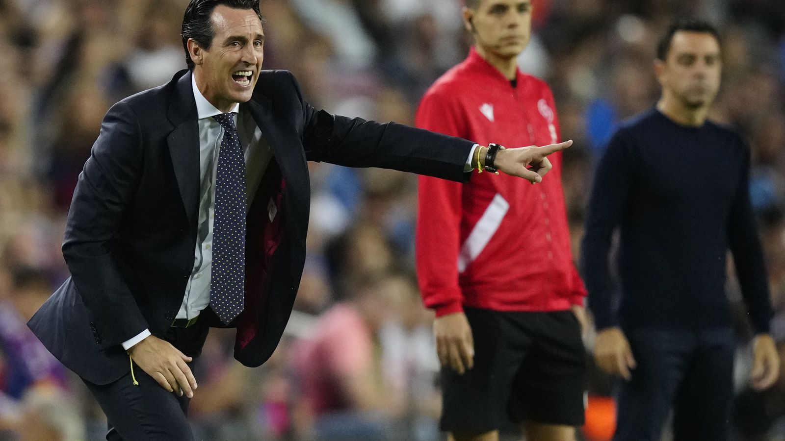 Emery donant instruccions al Camp Nou, en l'últim partit de lliga fora de casa