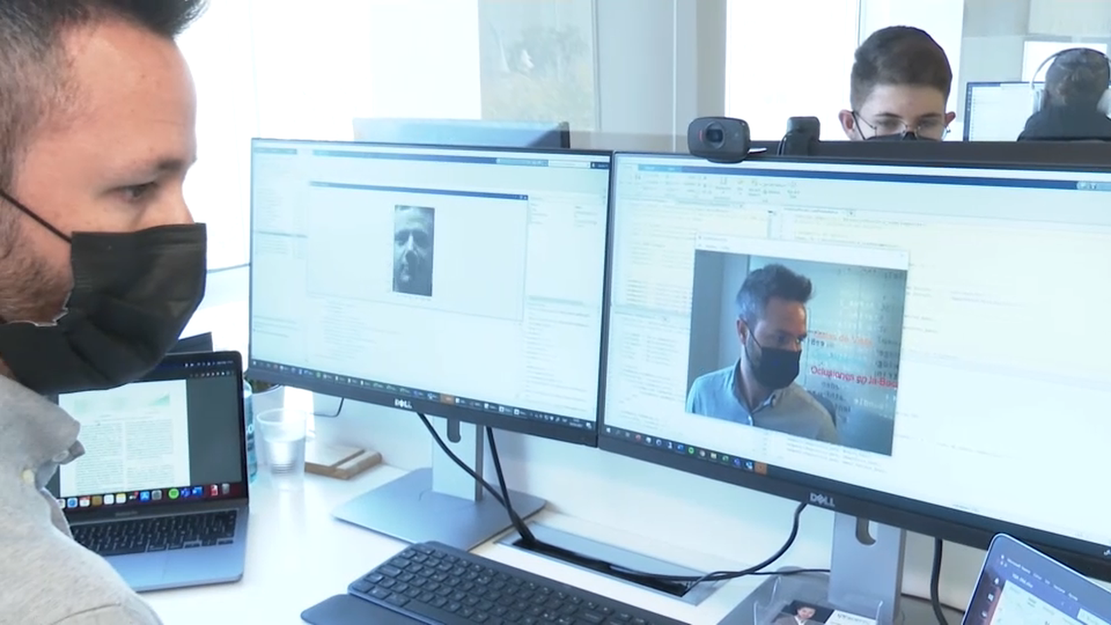 Treballadors a una empresa valenciana