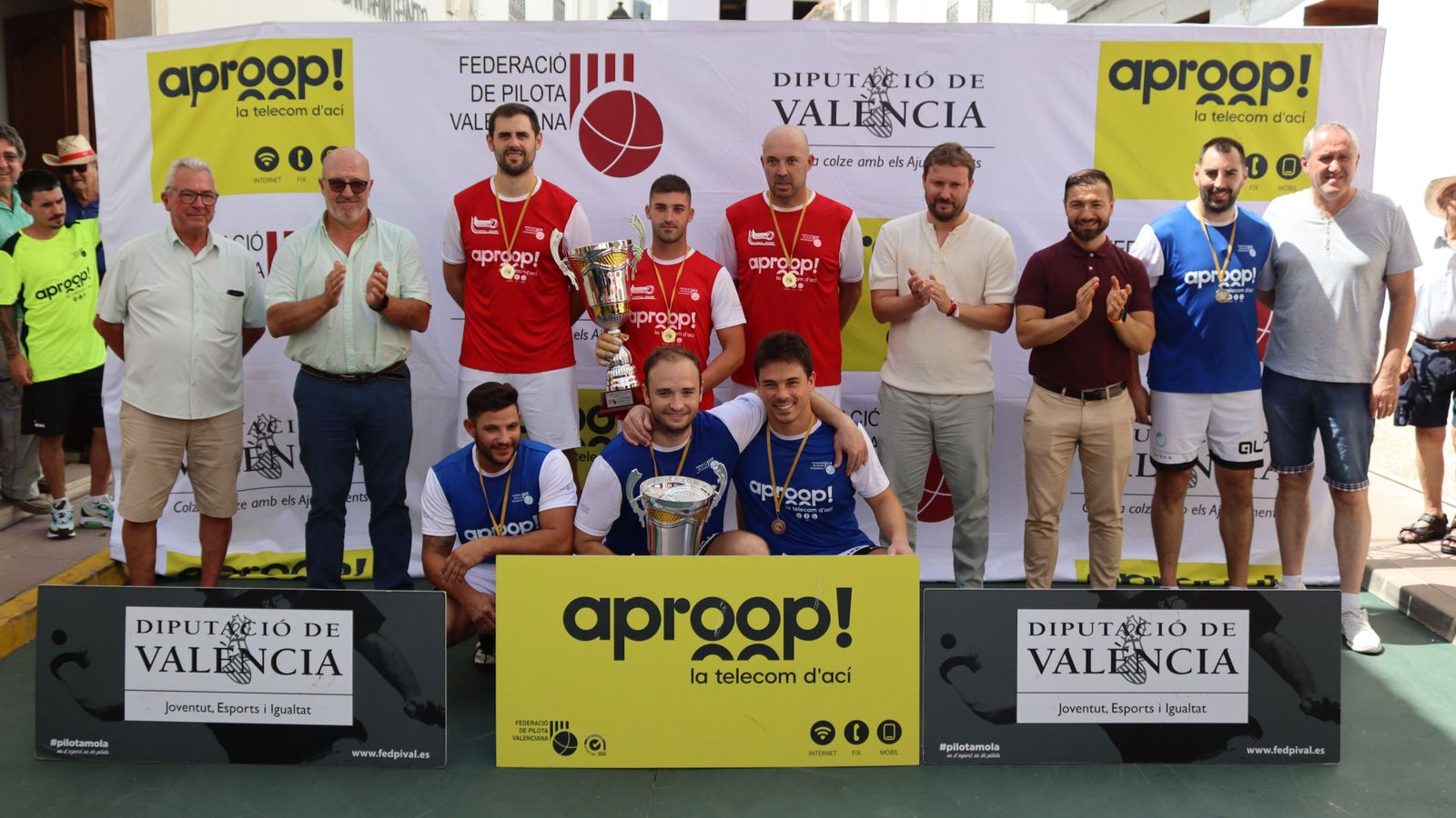 Els finalistes, amb els trofeus