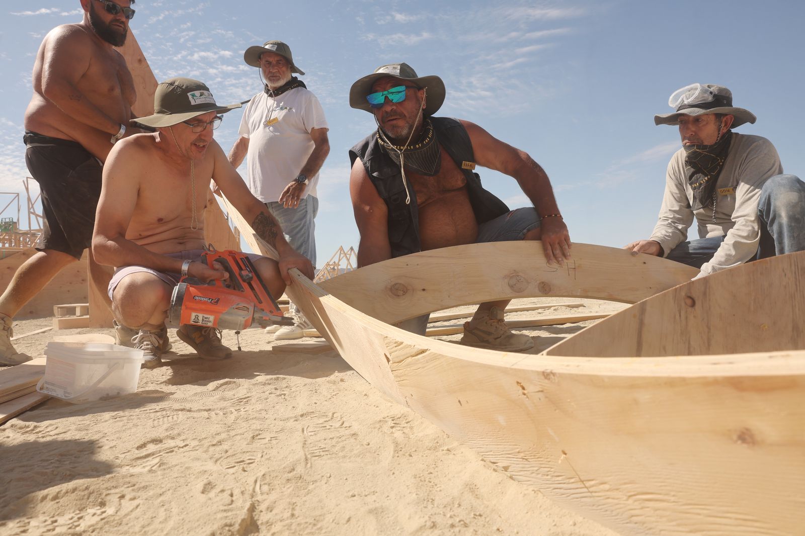 Un equip valencià construïx el temple del Burning Man al desert de Black Rock a Nevada / Michael Fox