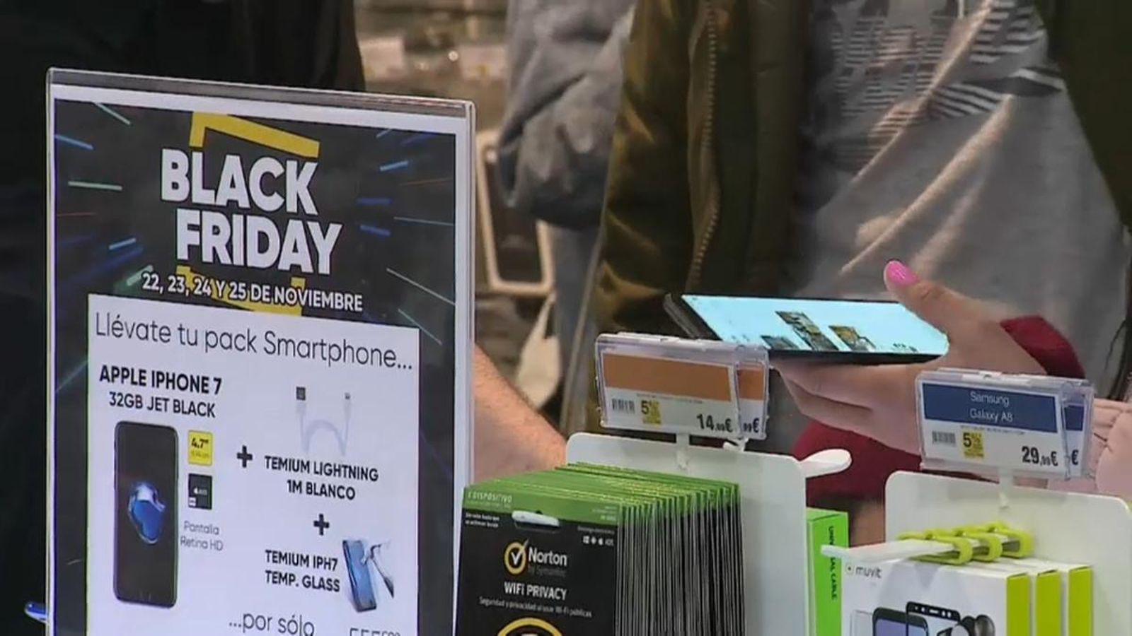 Organitzacions ecologistes alerten de les conseqüències mediambientals del Black Friday