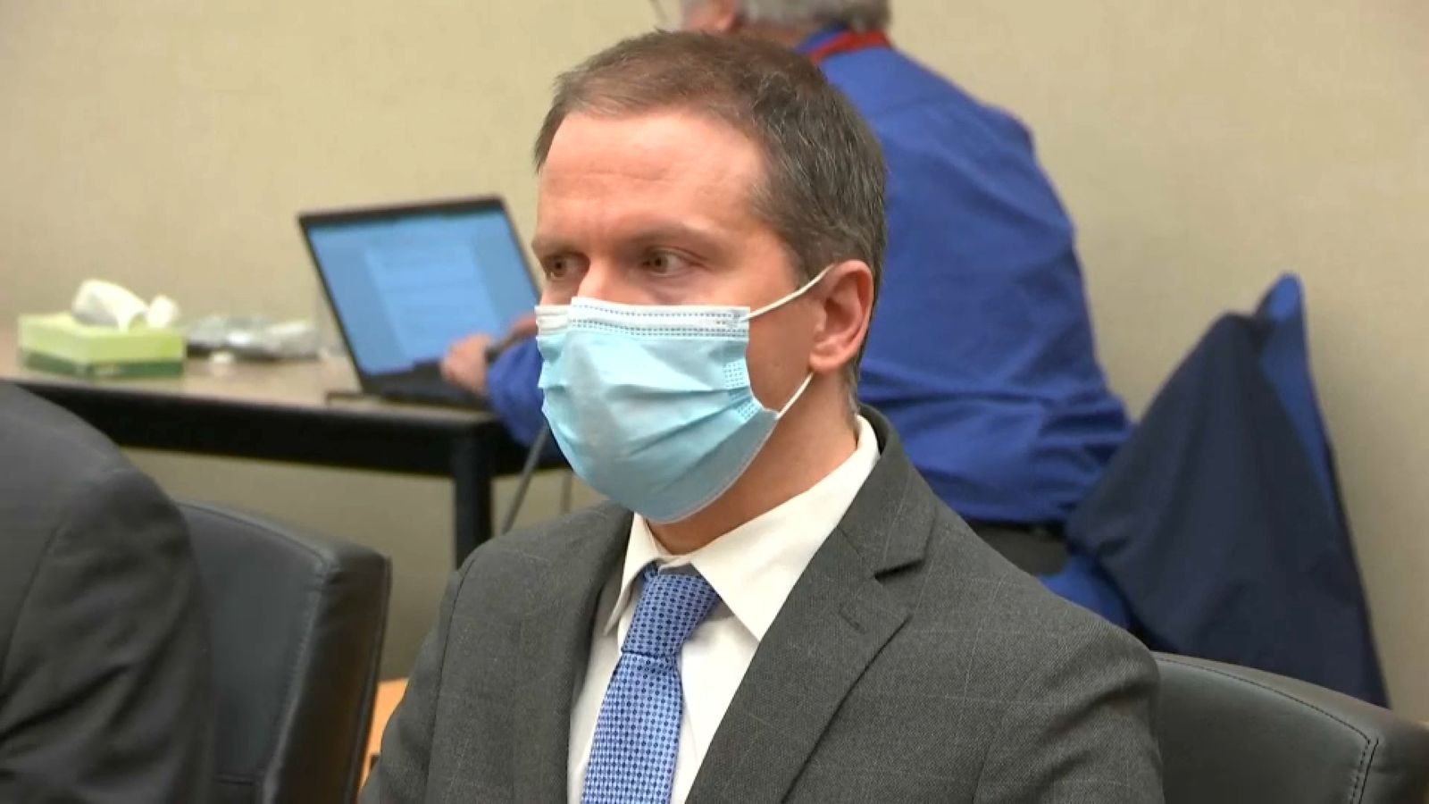 L'exagent de policia acusat, Derek Chauvin, a l'espera del veredicte