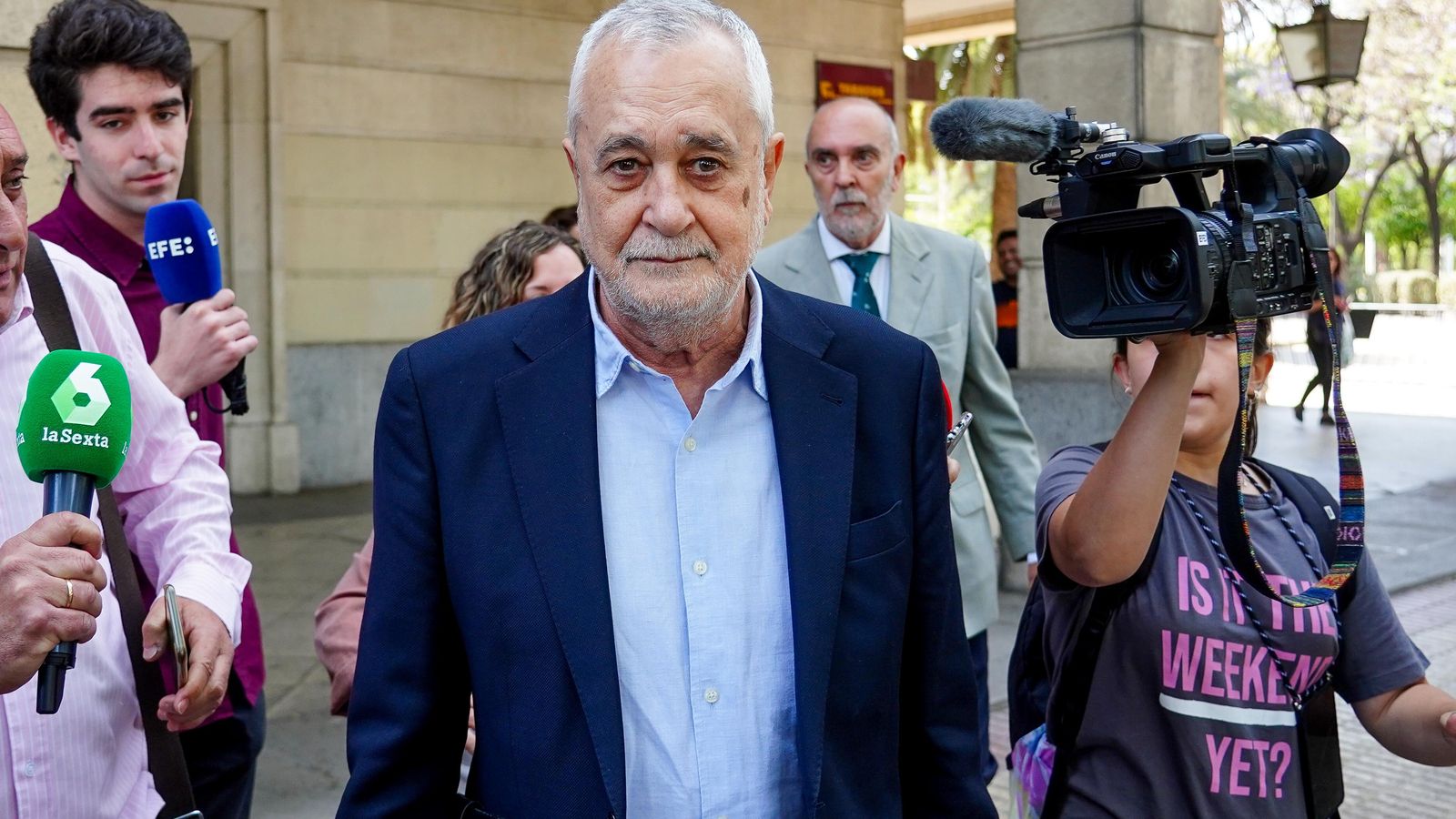L'expresident socialista de la Junta d'Andalusia, José Antonio Grinán eixint dels jutjats
