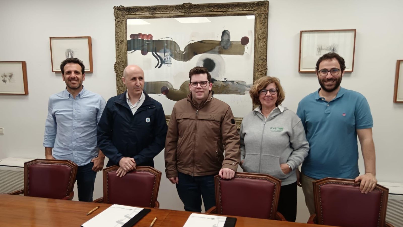 Les direccions de la CHX i l'Avament durant la signatura del conveni