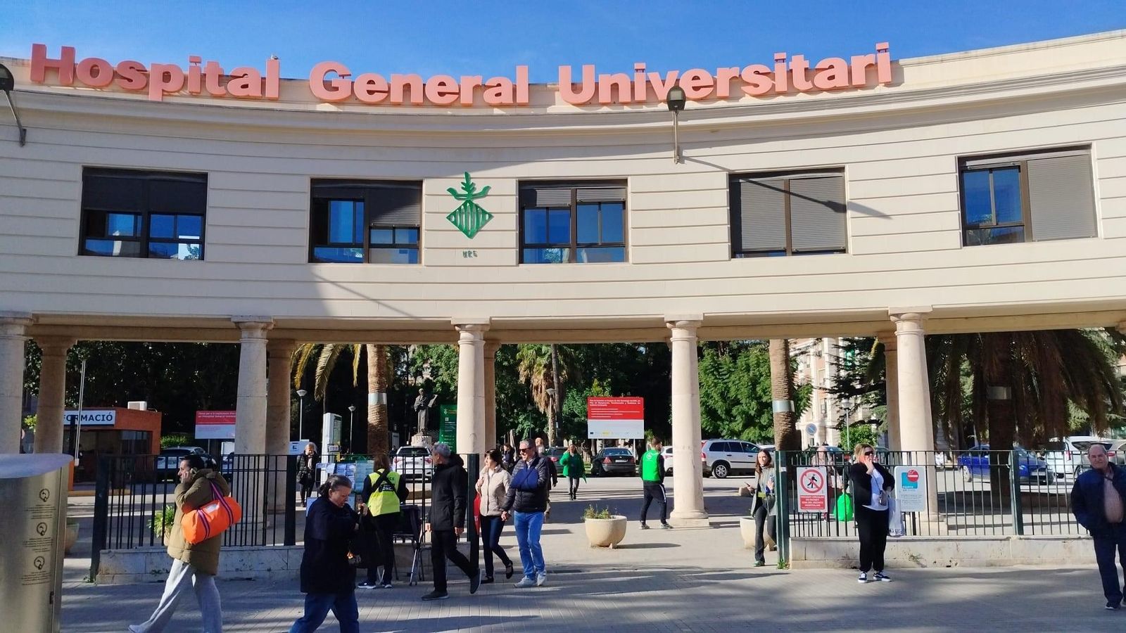 Entrada de l'Hospital General de València, este dimecres
