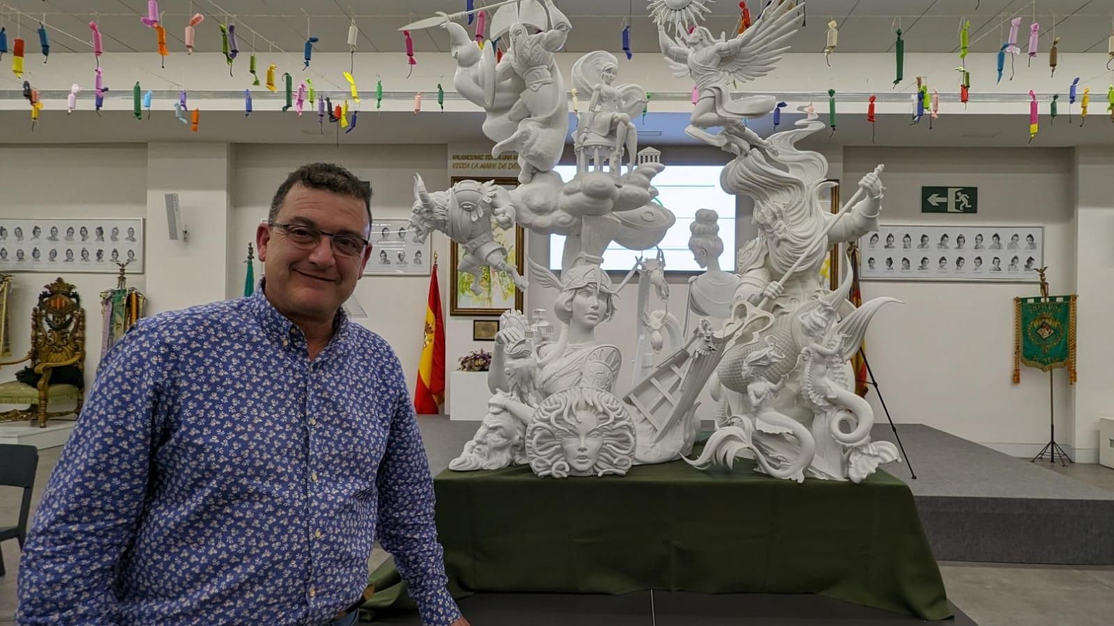 Pere Baenas, aquest dimecres, en la presentació de la maqueta al casal de la falla Convent de Jerusalem a València Imatge d'arxiu de Pere Baenas