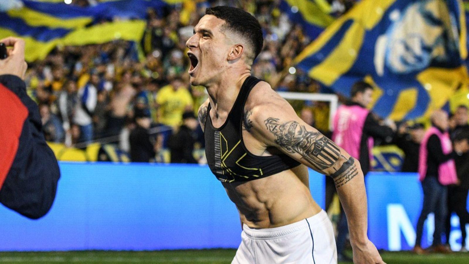Lautaro Balnco celebra un gol amb Rosario Central