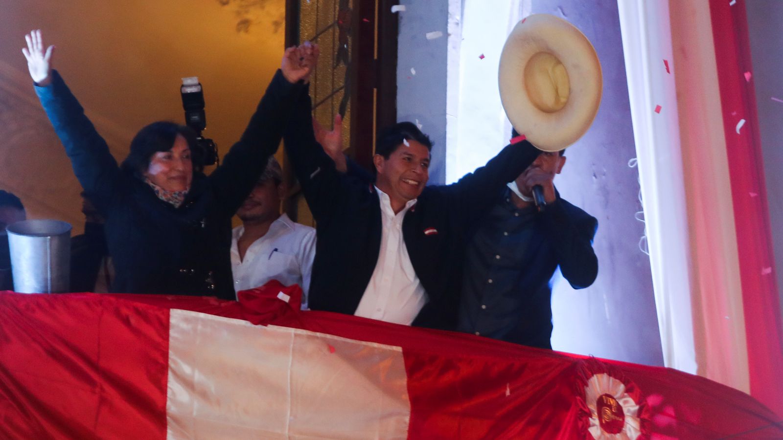 El president electe, Pedro Castillo, celebra la seua proclamació oficial
