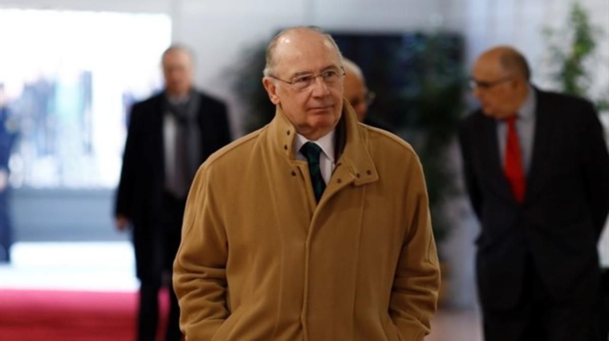 Anticorrupció demana jutjar Rato per haver cobrat 835.000 euros en comissions de contractes de publicitat de Bankia.