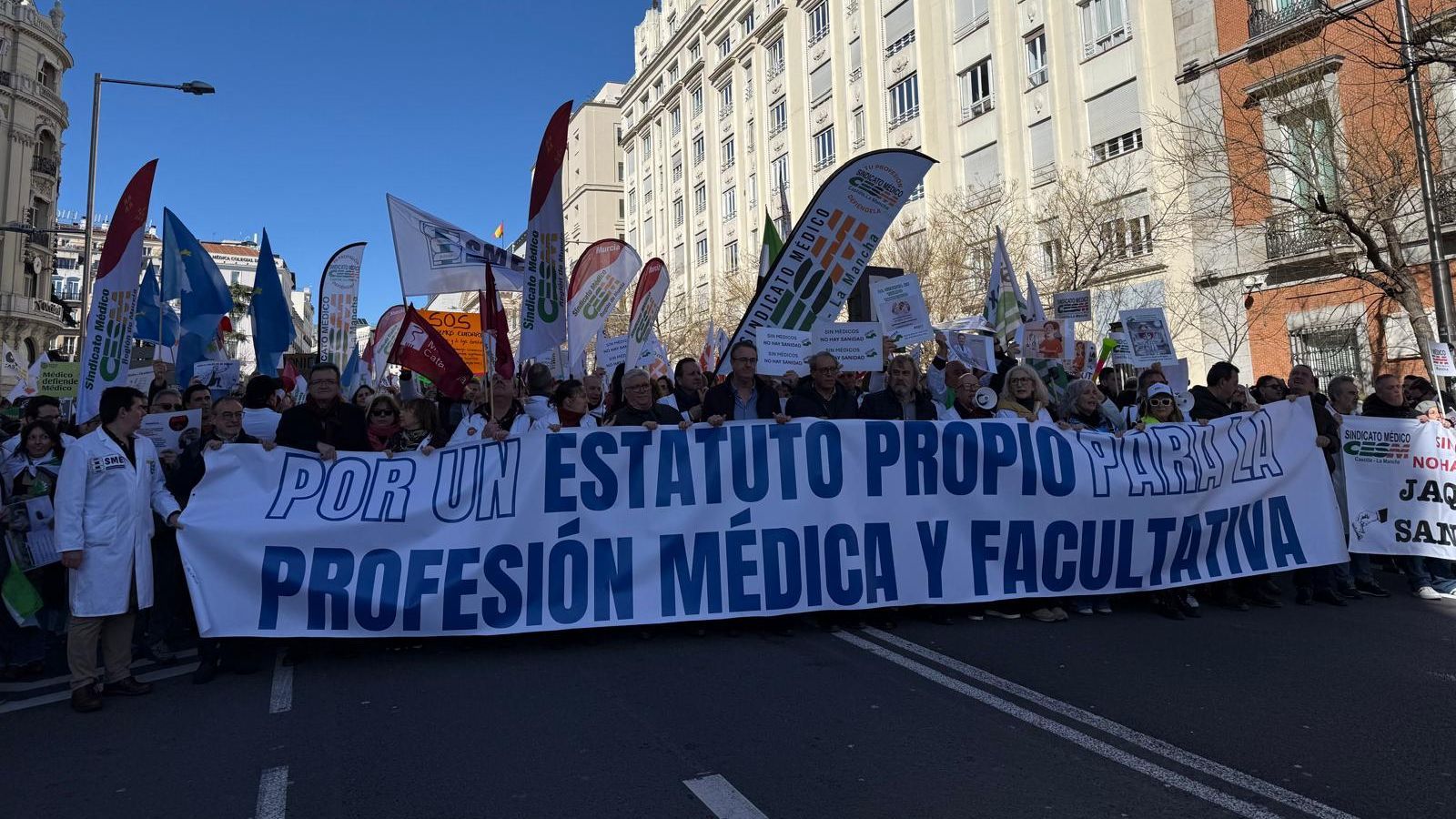Professionals sanitaris es manifesten a Madrid