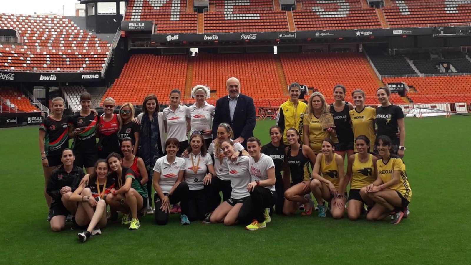 Tots volien fer-se la foto en l'estadi valencianista