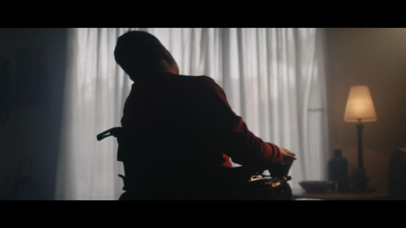 El desaparegut és Isaac, un expolicia que va en cadira de rodes.