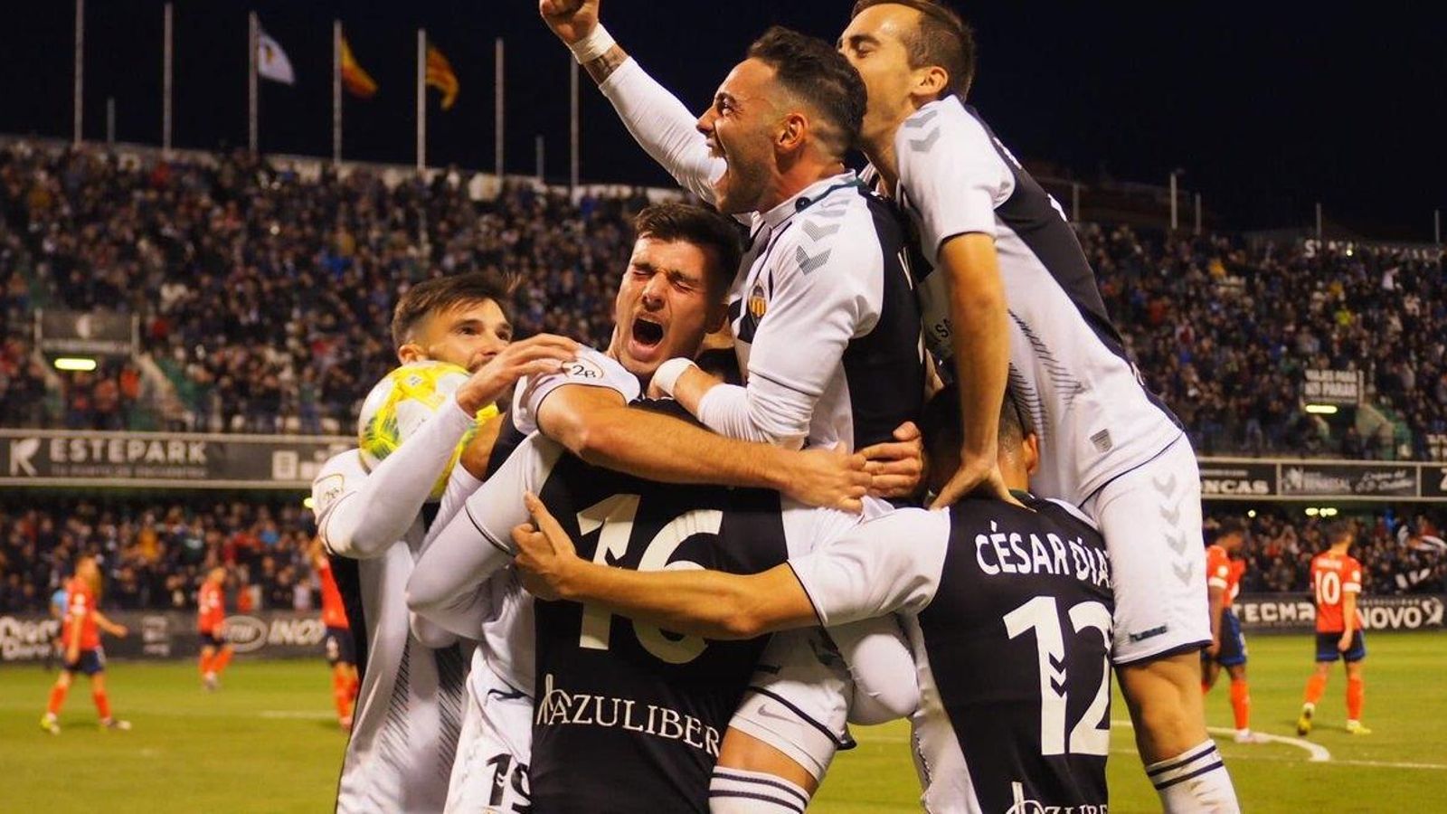 Els jugadors del Castelló celebren el gol que els ha donat la victòria