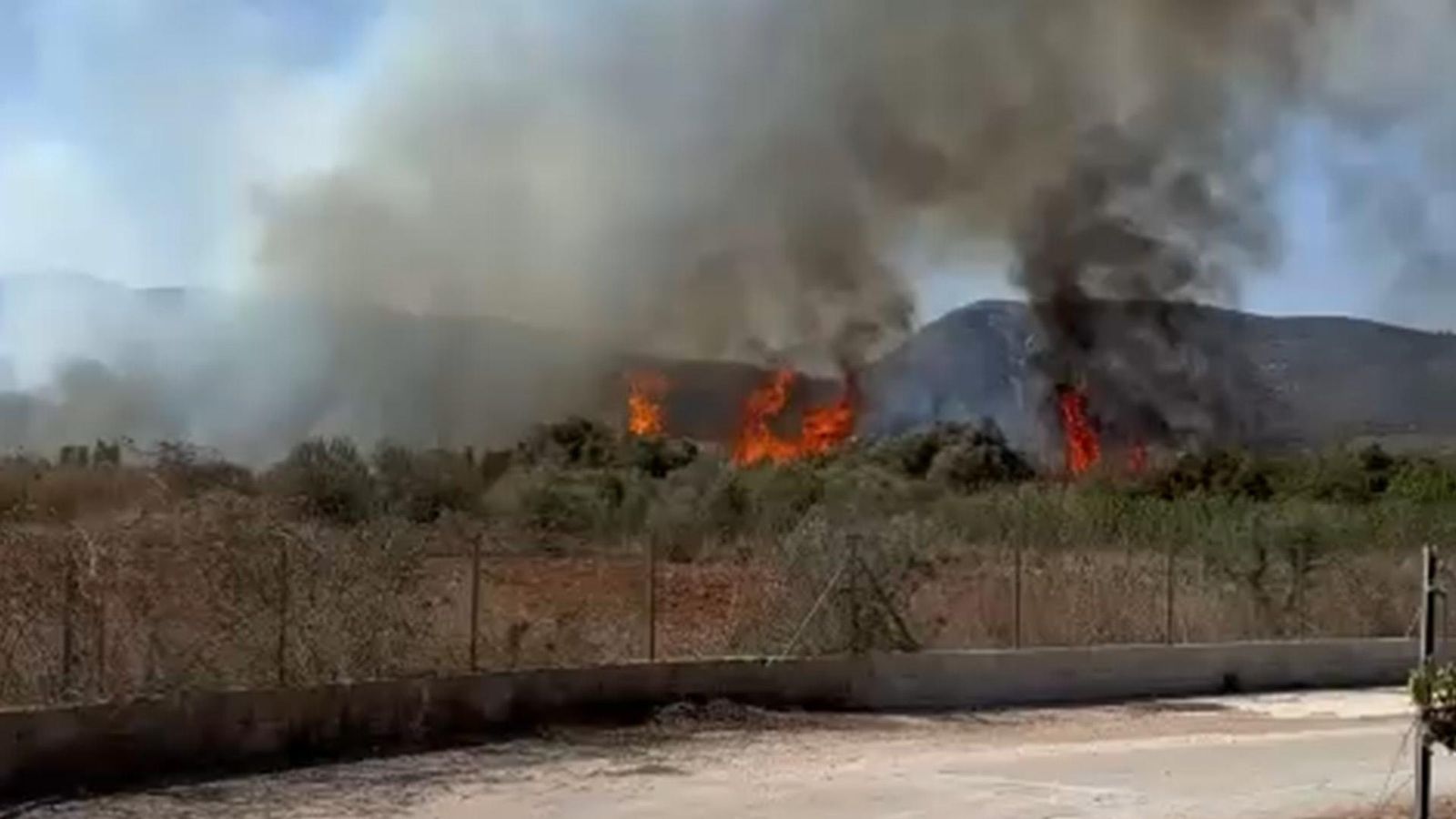 Incendi de vegetació declarat al barranc de l'Hedra, a Xàbia