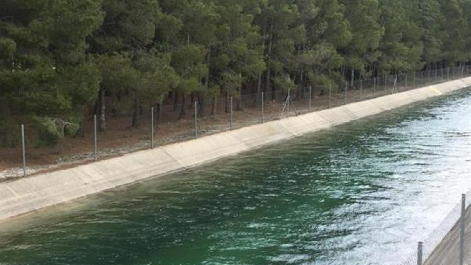 Es tracta d'una aportació d'aigua des de la capçalera del Tajo, procedent dels embassaments d'Entrepeñas i Buendía