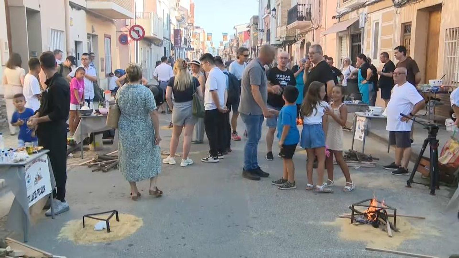 28 cuiners professionals competixen al Palmar pel millor allipebre del món