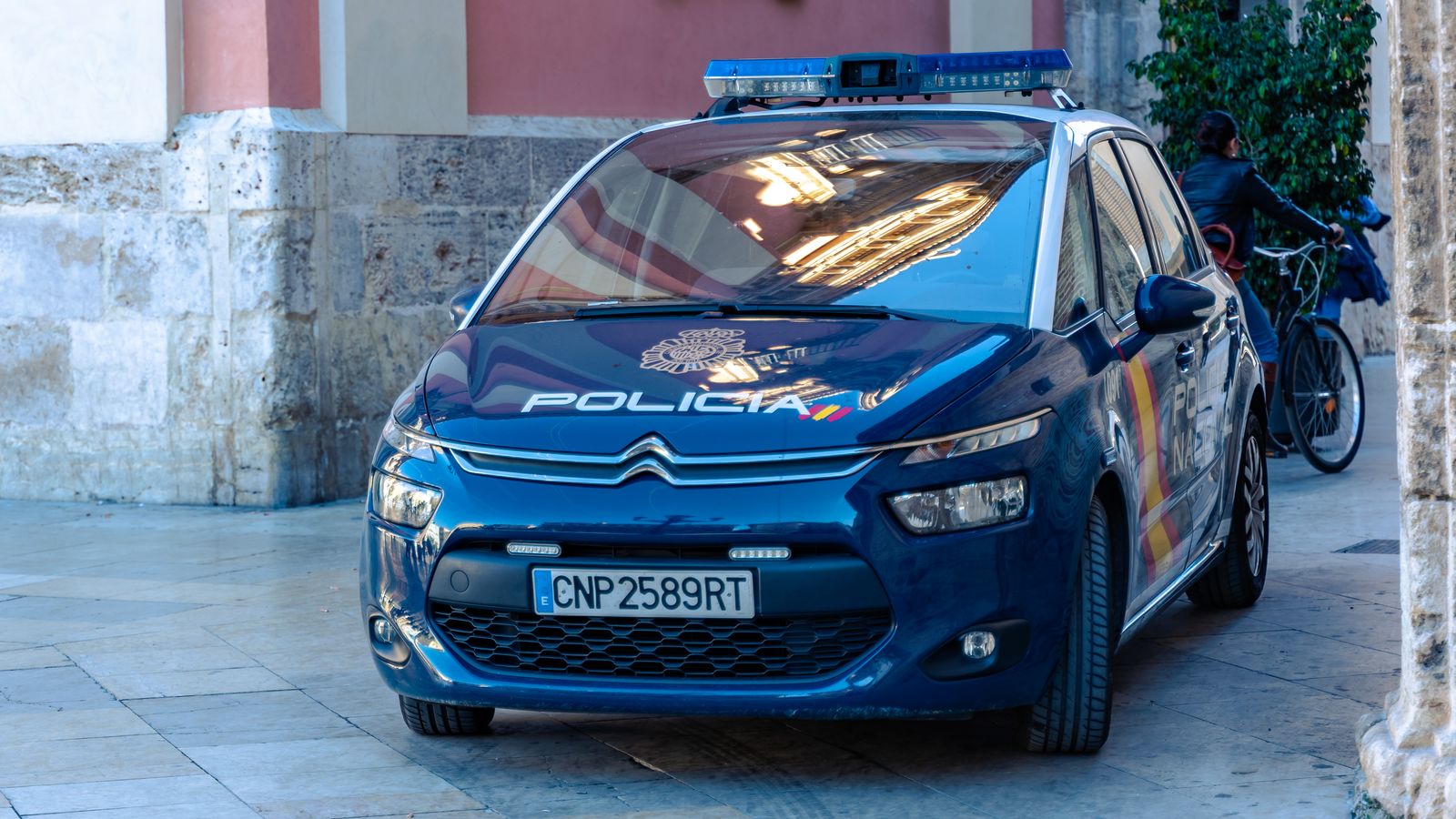 Un vehicle de la Policia Nacional a València (arxiu)