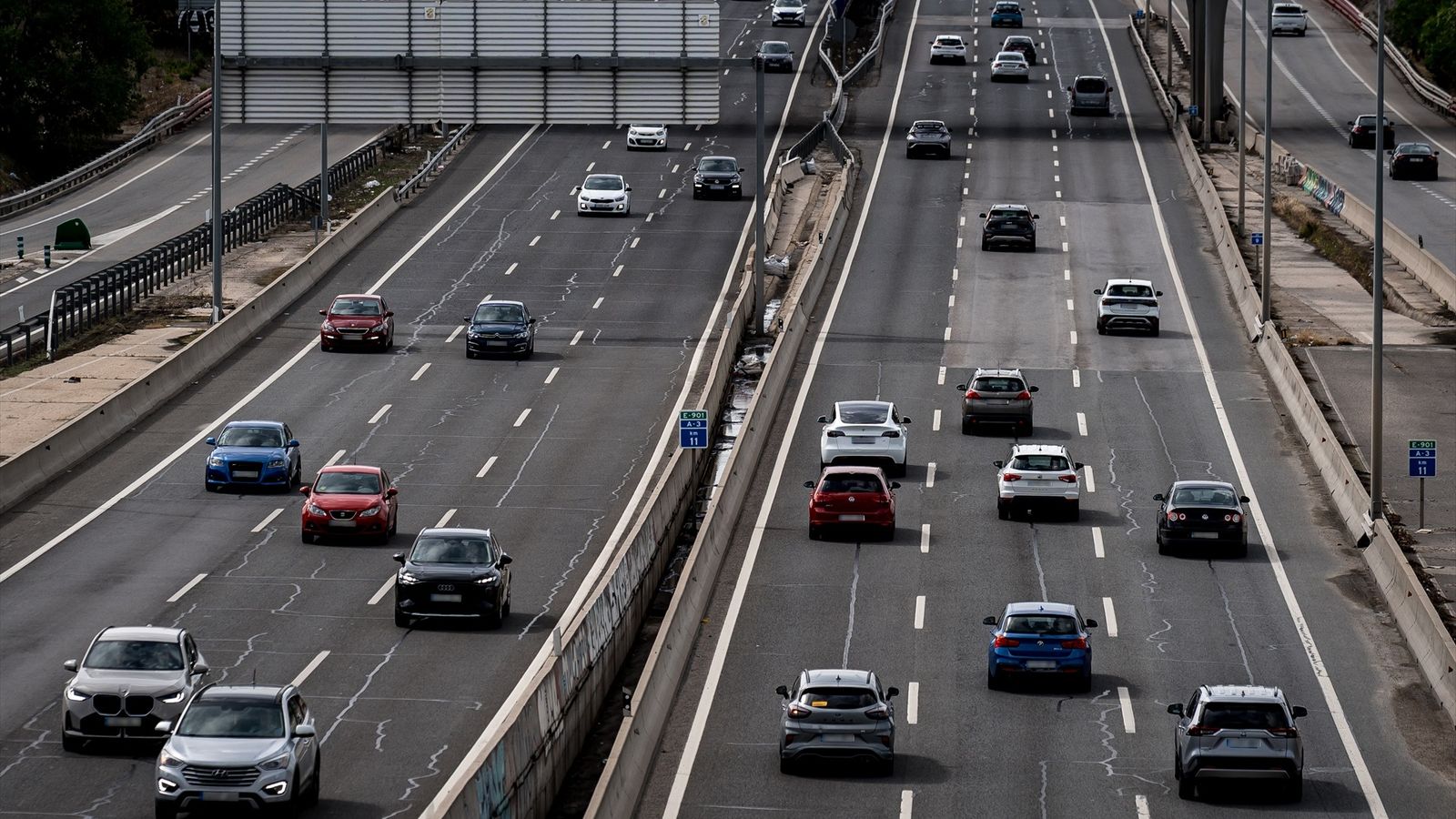 Vehicles a l'A-3 en una imatge d'arxiu