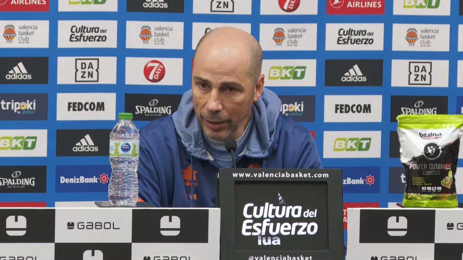 L'entrenador del València Basket, Joan Peñarroya