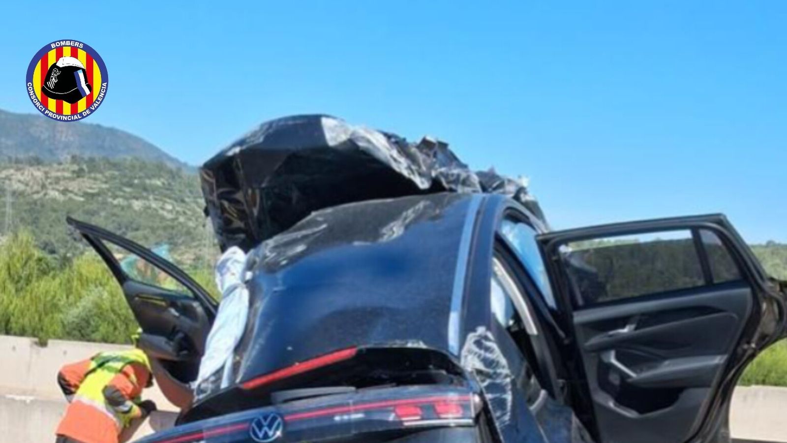 L'estat en què ha quedat el cotxe després de l'accident