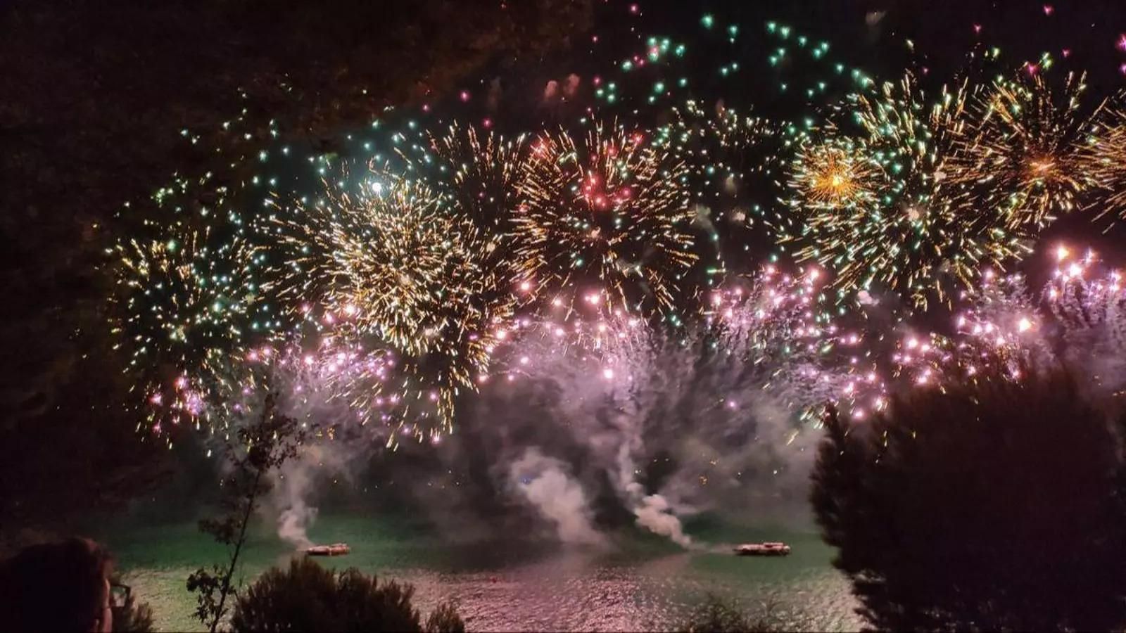 El Castell de l'Olla d'Altea es dispararà el dissabte a la nit i concentrarà vora 50.000 persones El castell de l'Olla d'Altea es dispararà el dissabte per la nit i concentrarà vora 50.000 persones