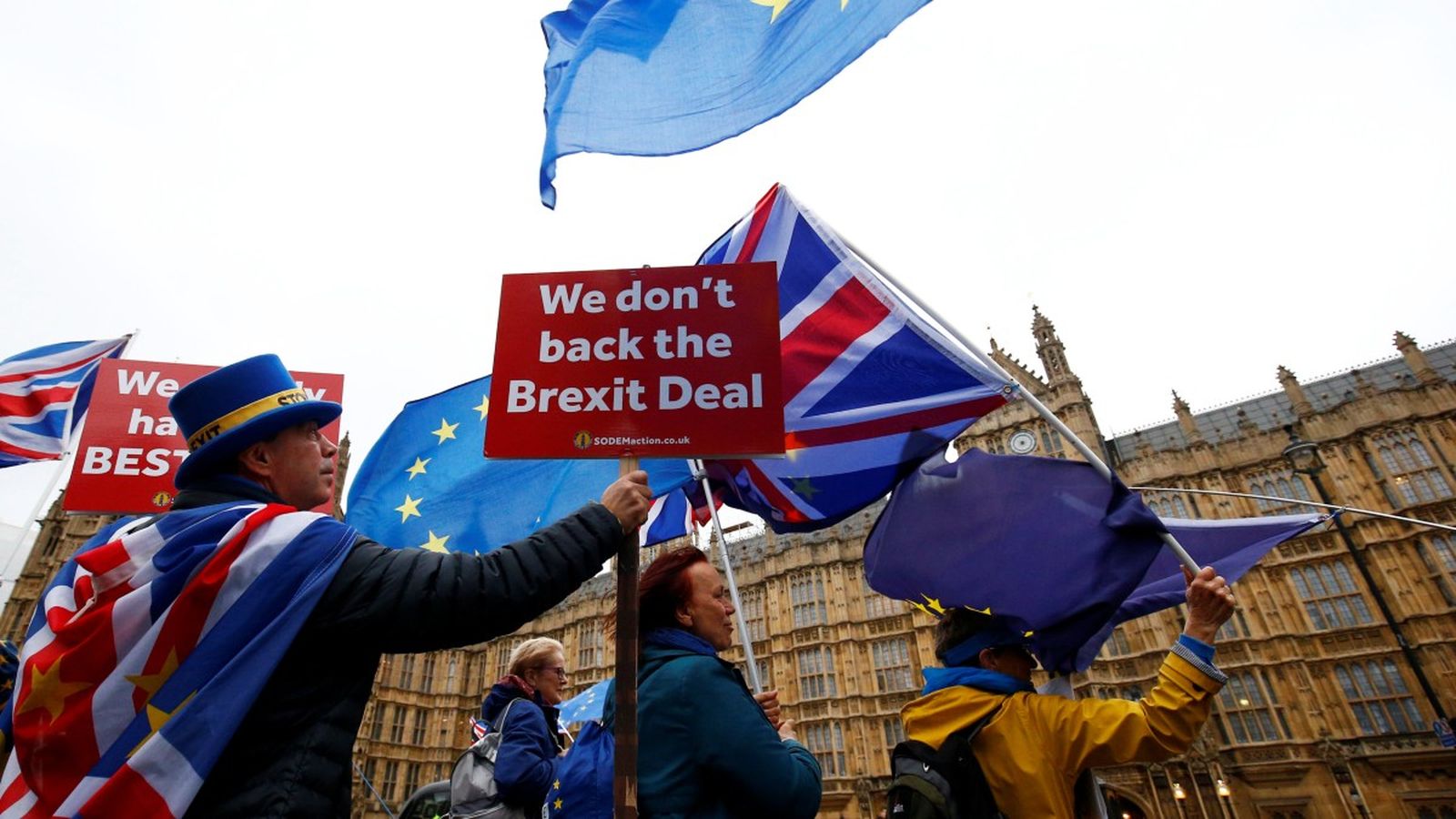 Manifestants anti-Brexit a les portes del parlament britànic