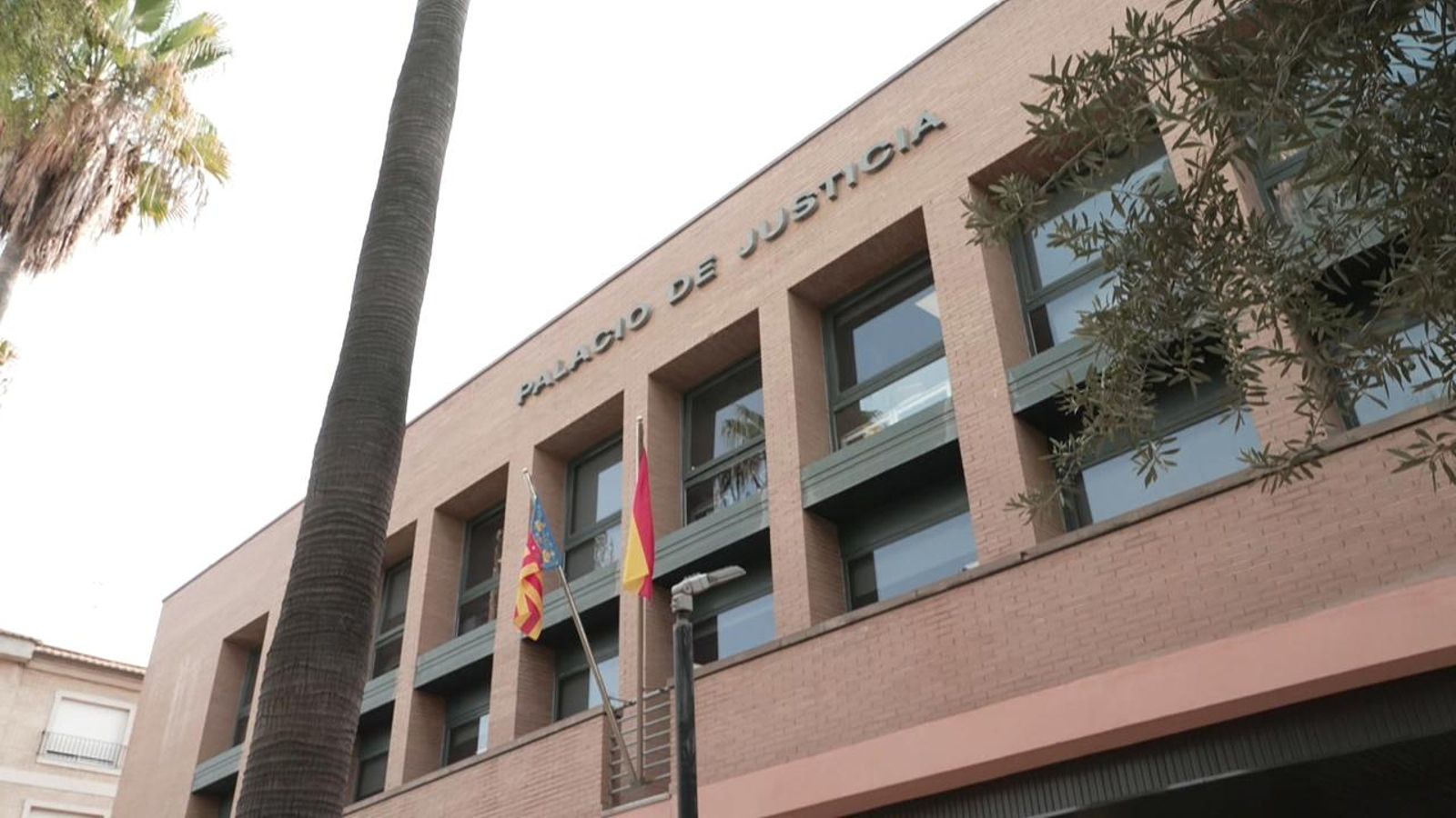 Imatge d'arxiu de la façana dels jutjats de Catarroja Els jutjats de Catarroja, preparats per a reprendre l'activitat després de reparar els estralls de la dana