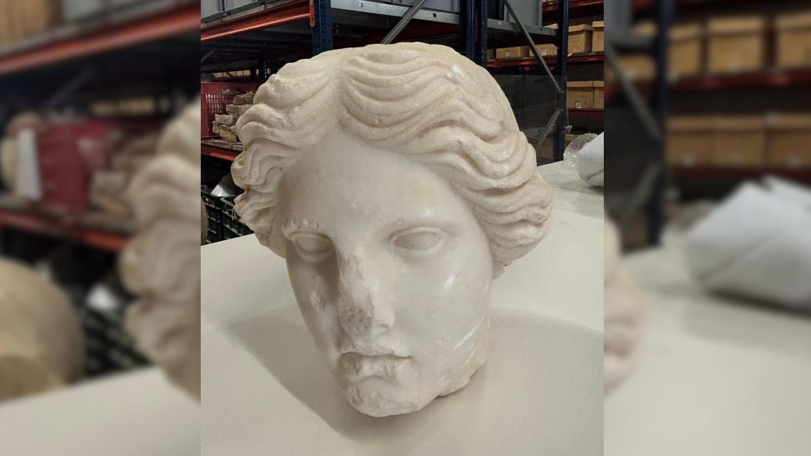 Bust romà trobat en la platja de l'Almadrava d'Alacant