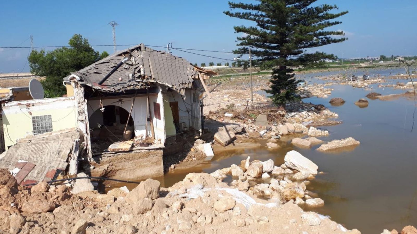 Vivendes i camps anegats després del pas de la DANA, en una imatge d'arxiu