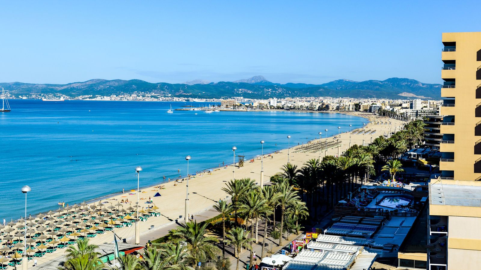 L'hotel on van passar presumptament els fets està prop de la platja de S'Arenal, a la ciutat de Palma de Mallorca