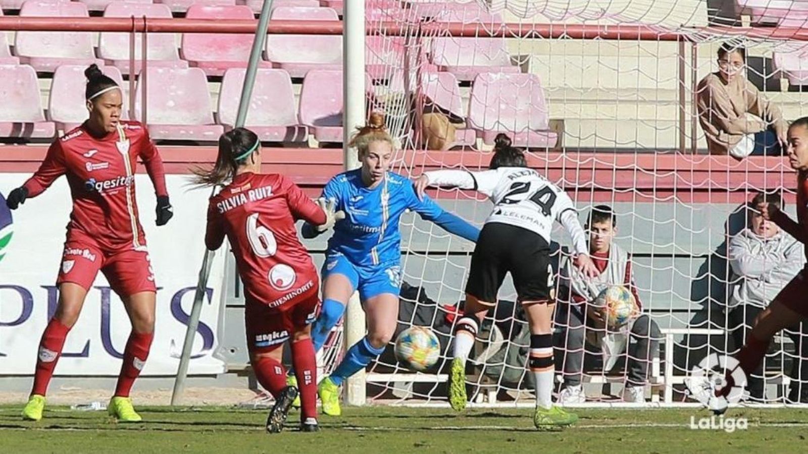 Les valencianistes han sigut superiors durant els primers minuts de la segona part.