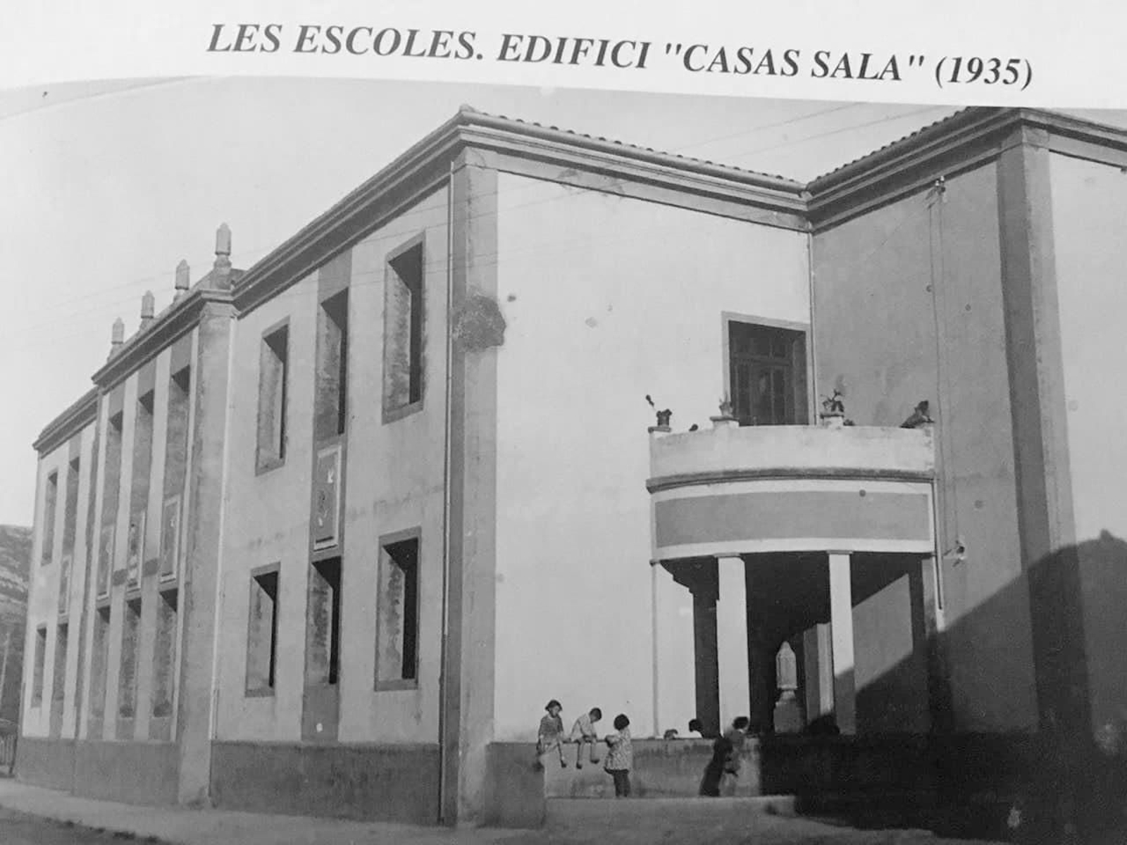 Antic centre escolar d’Alcalà de Xivert que tenia el nom de Casas Sala. Imatge cedida per José Moya 