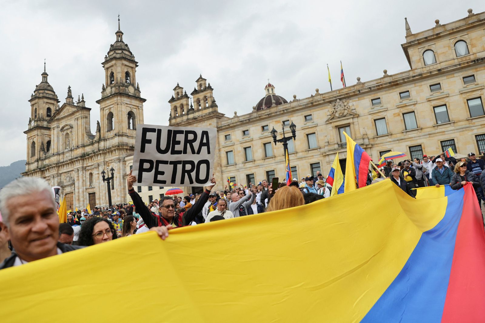 Protestes ciutadanes contra les reformes legals impulsades pel govern de Gustavo Petro a Colòmbia