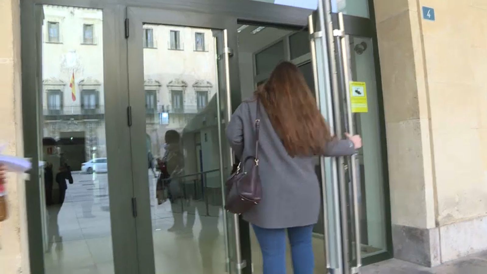 Una agent de la Guàrdia Civil desmunta la defensa en el cas Polop