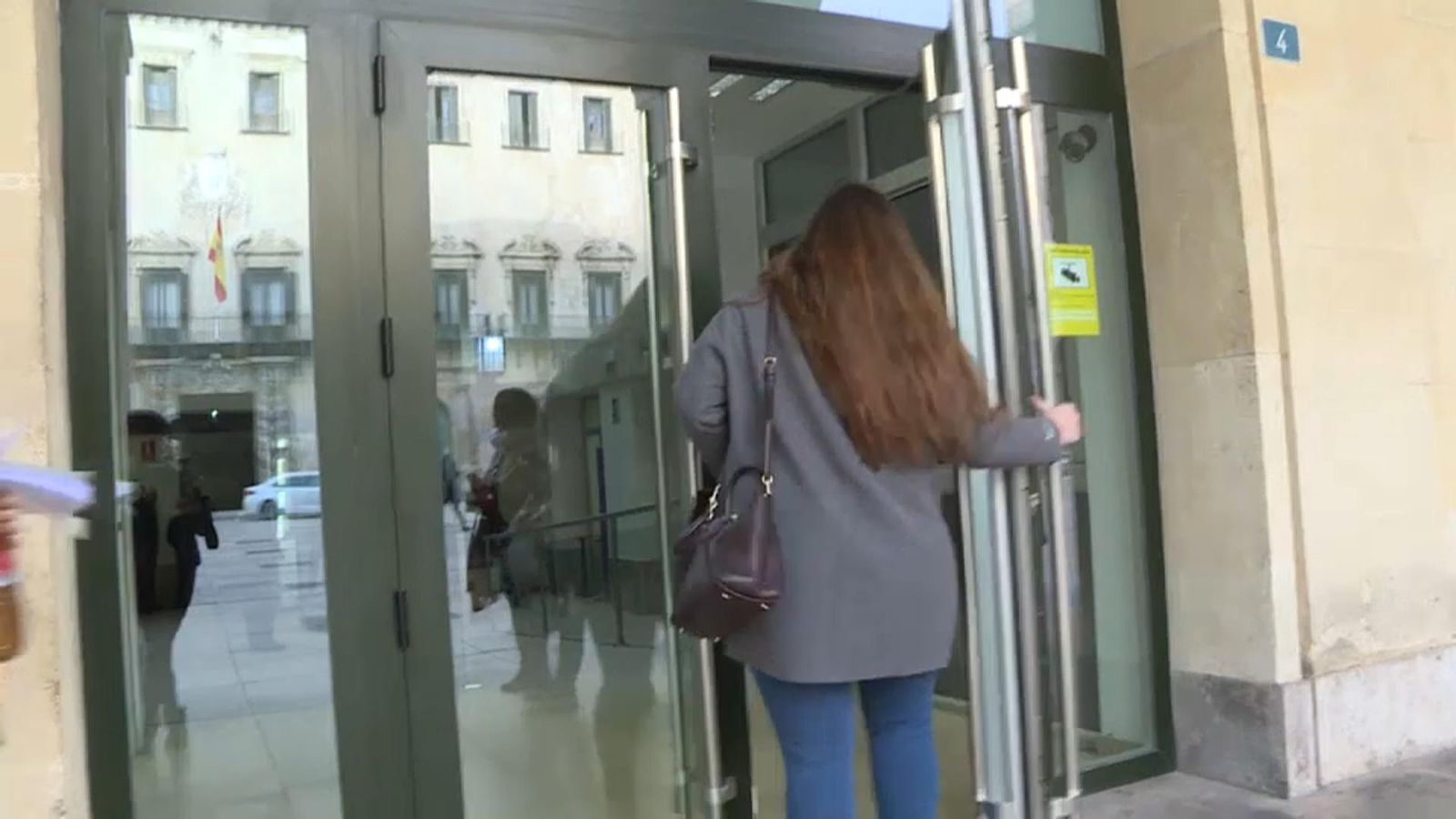 Una agent de la Guàrdia Civil desmunta la defensa en el cas Polop