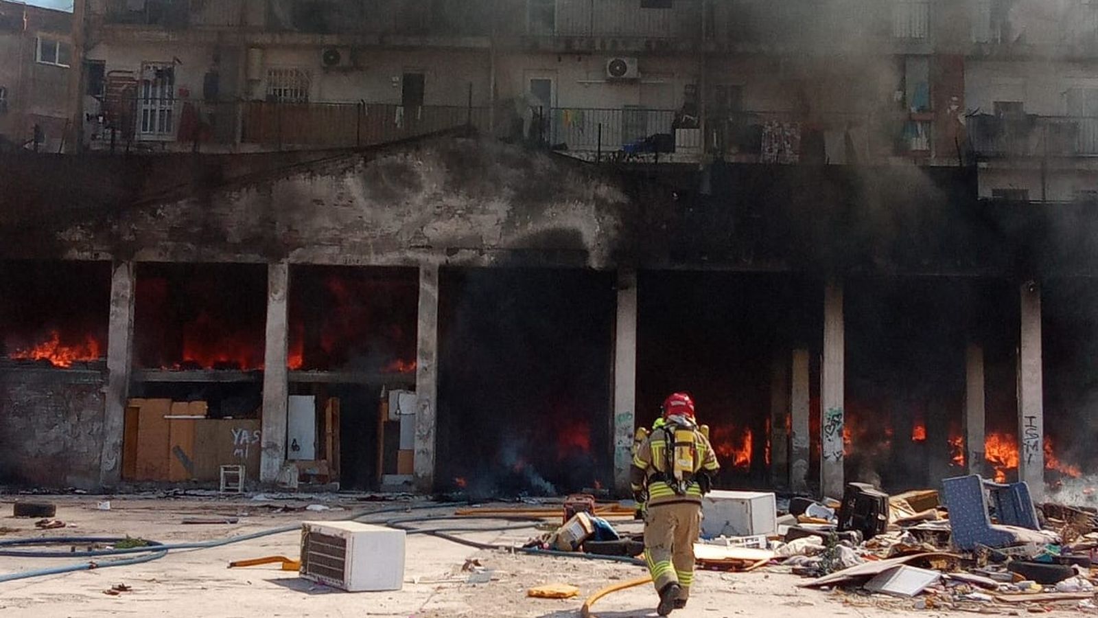 L'incendi vist per la part de darrere.