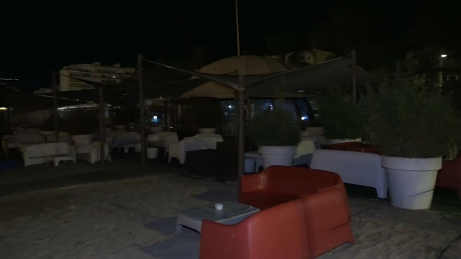 Local d'oci nocturn de la platja de Gandia tancat seguint les instruccions de conselleria de Sanitat