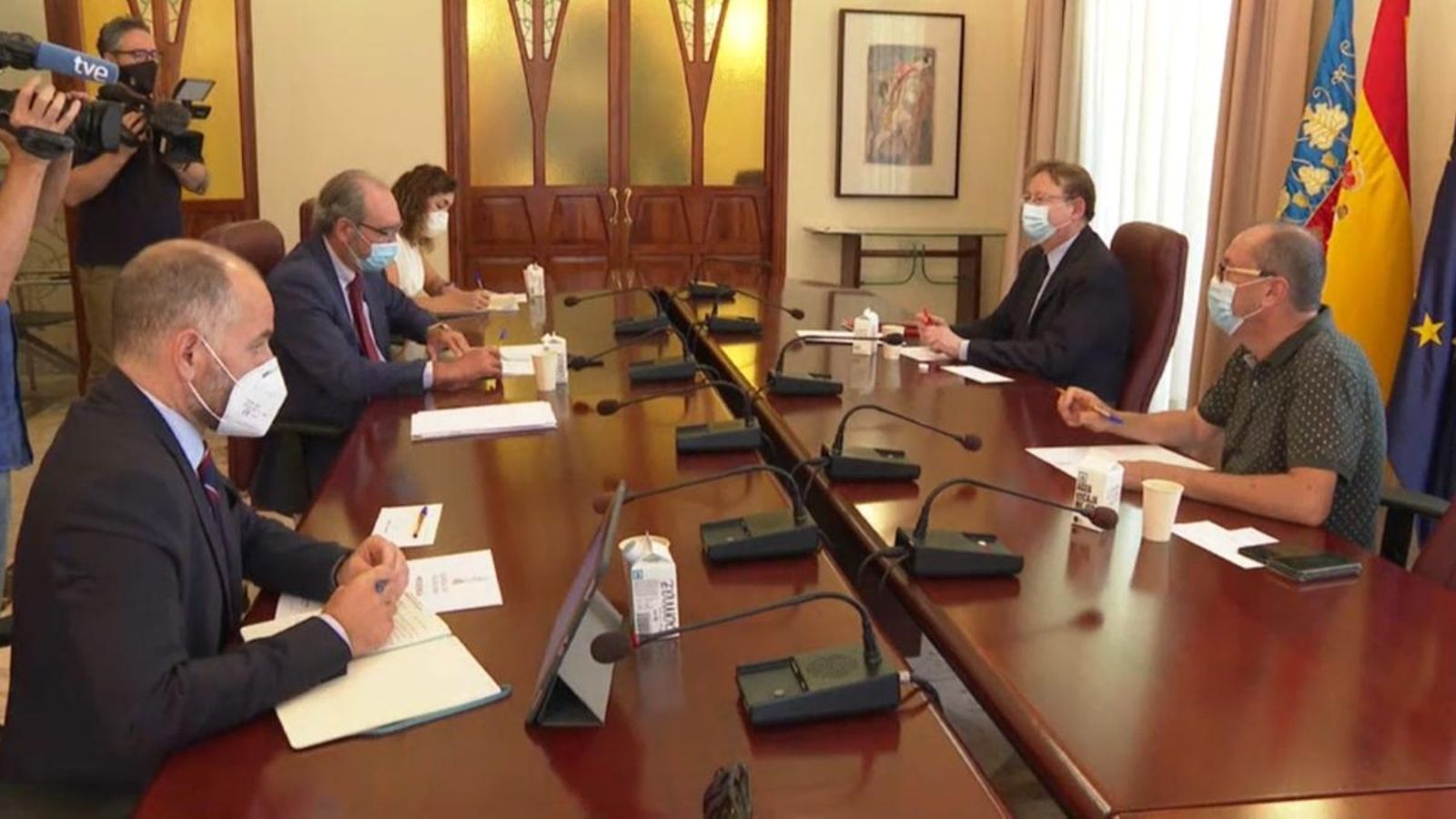 Ximo Puig s'ha reunit a la delegació de la Generalitat a Castelló amb els representants del sector ceràmic