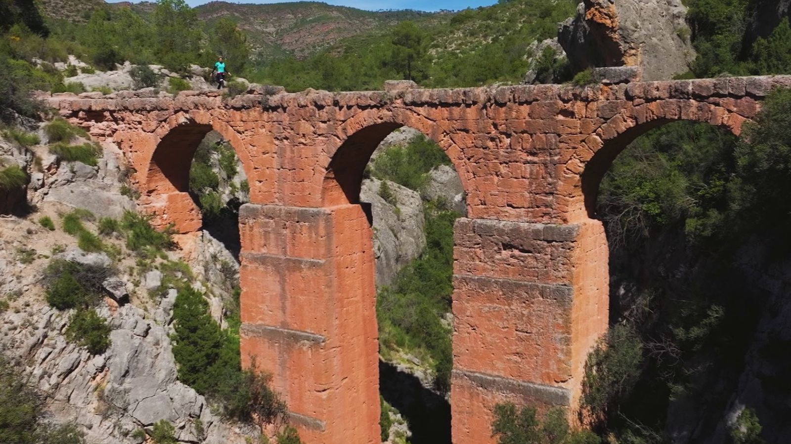 L’espectacular aqüeducte romà de la Penya Cortada