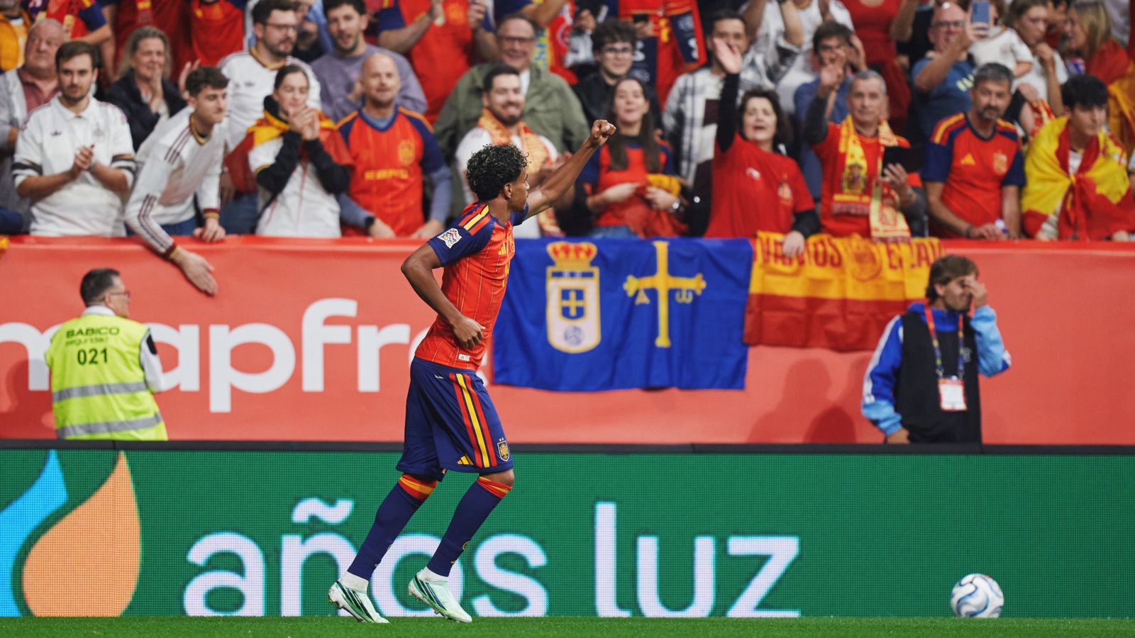 Lamine Yamal celebra el gol