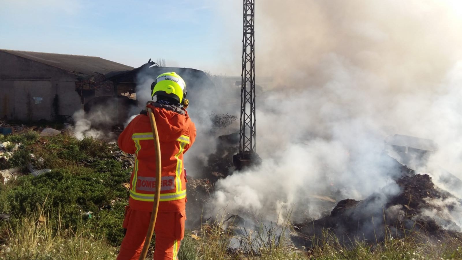Moment de l'incendi de la fàbrica de Sollana