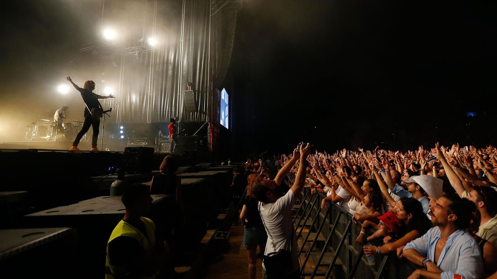 Un moment de l'actuació d'Izal en el Low Festival de Benidorm, aquest diumenge Un moment de l'actuació d'Izal en el Low Festival de Benidorm, aquest diumenge
