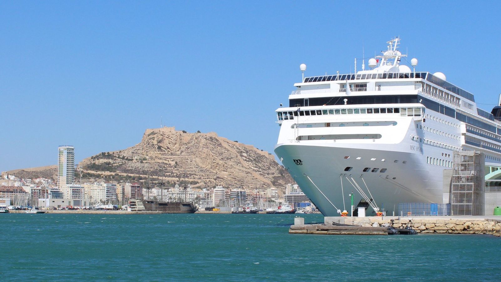 Alacant es manifesta en contra del model turístic
