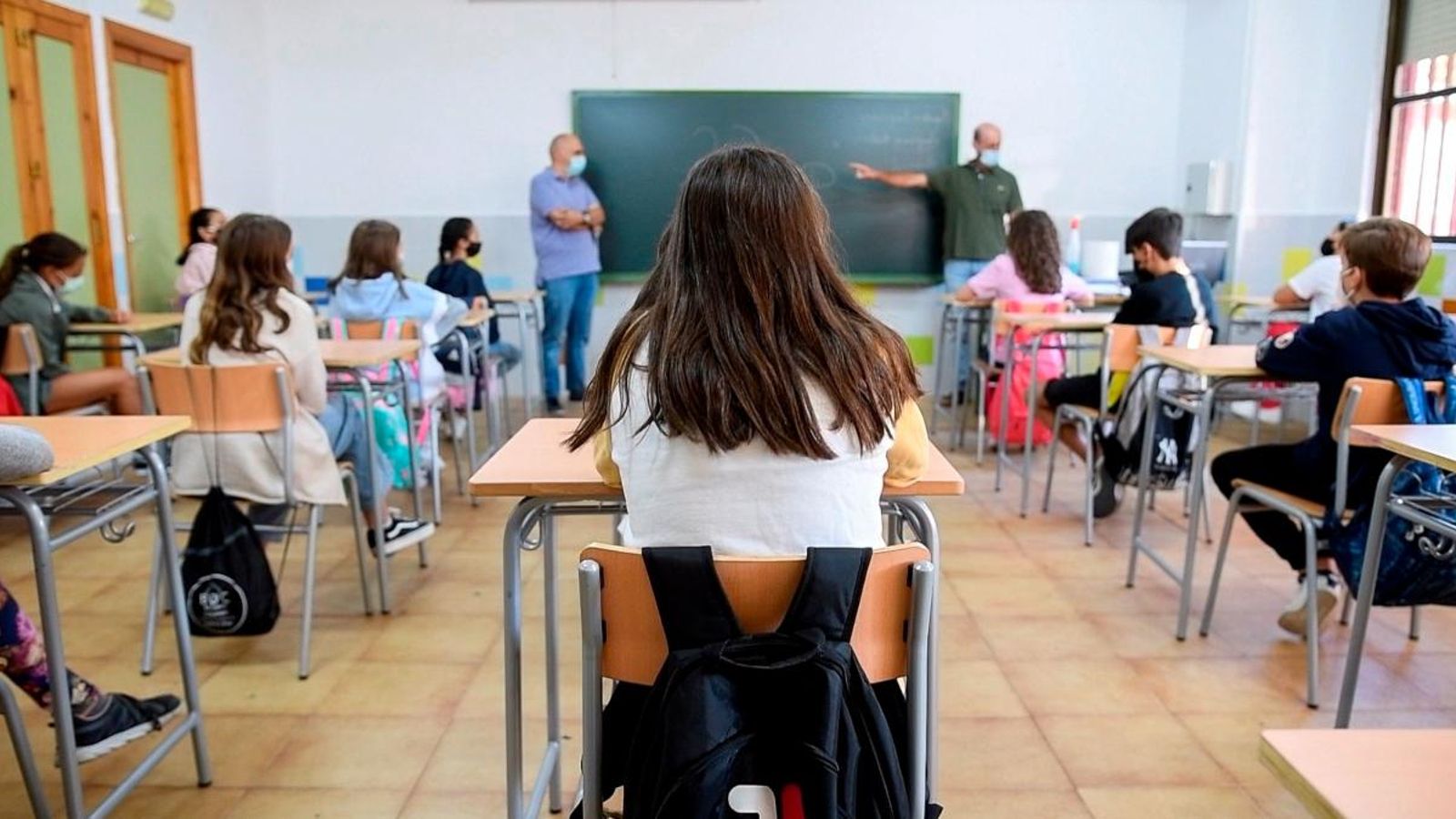Les escoles i els instituts resisteixen l'envit de la pandèmia