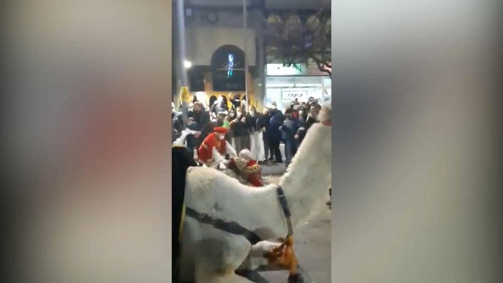 Caiguda del rei Melcior en la cavalcada d'Elda Caiguda del rei Melcior en la cavalcada d'Elda