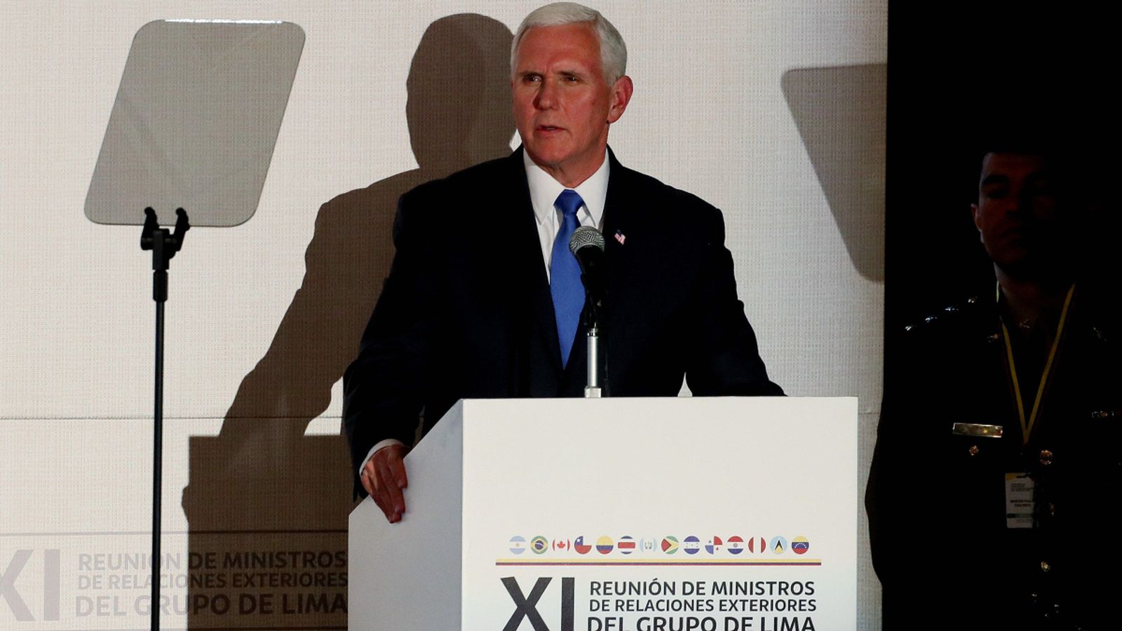 El vicepresident dels Estats Units, Mike Pence, participa en una reunió com a part de la cimera del Grup de Lima. Mauricio Dueñas Castañeda (Efe)
